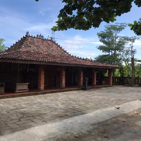Legiyem Homestay Yogyakarta Exterior photo