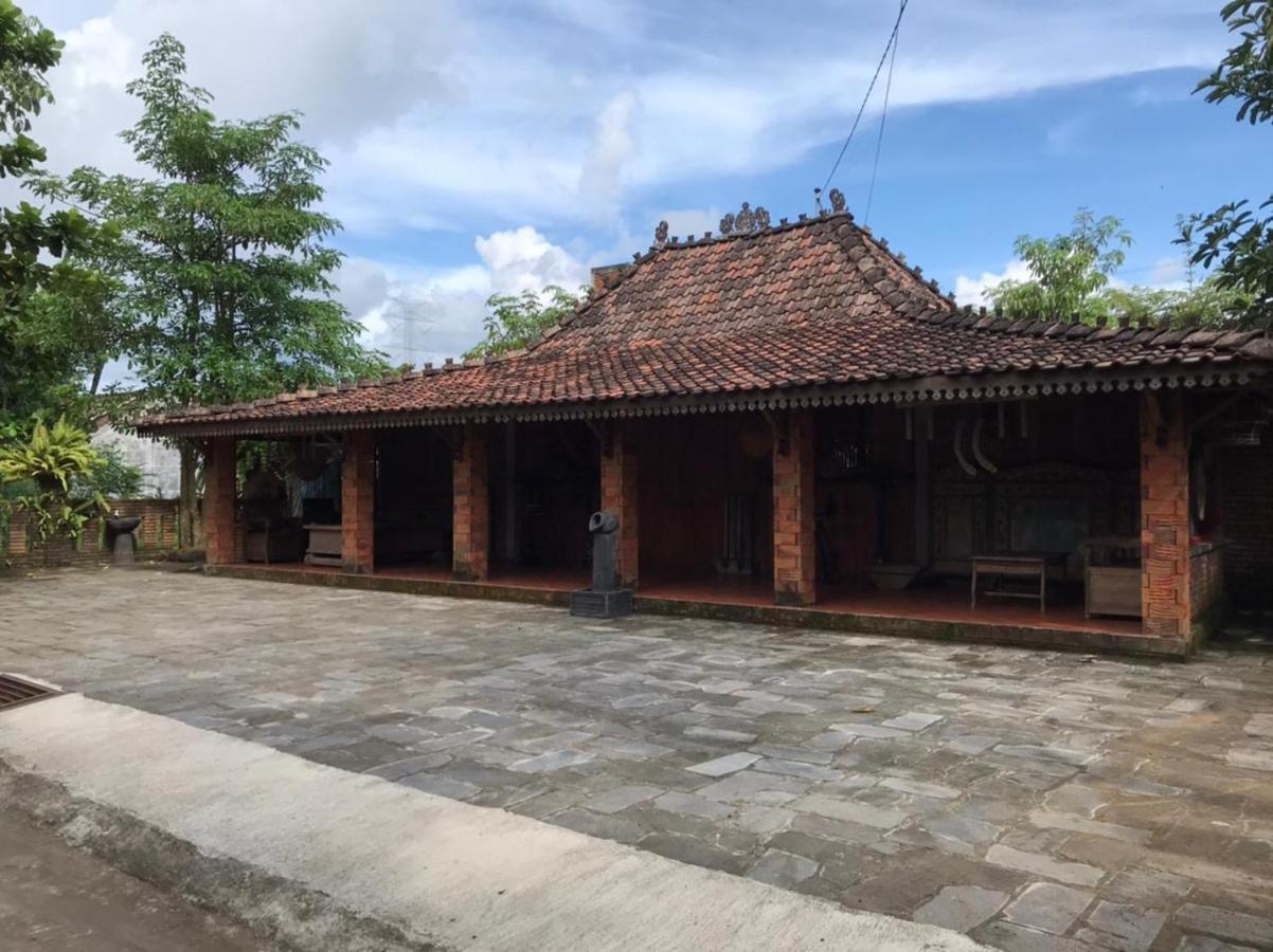 Legiyem Homestay Yogyakarta Exterior photo